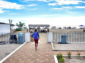 Beach - Casa Azul - 3 Bedroom House with AC Pool and WiFi (General Villamil)