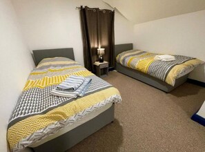 2 bedrooms, desk, iron/ironing board, free WiFi