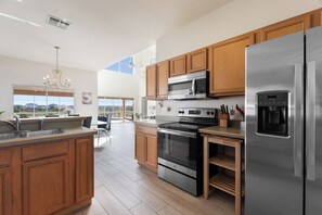 Microwave, oven, stovetop, dishwasher - Spacious 5-bedroom house with pool, spa, and firework view in Davenport, FL (Davenport)