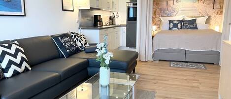 2 bedrooms, iron/ironing board, WiFi