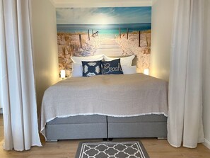 2 bedrooms, iron/ironing board, WiFi