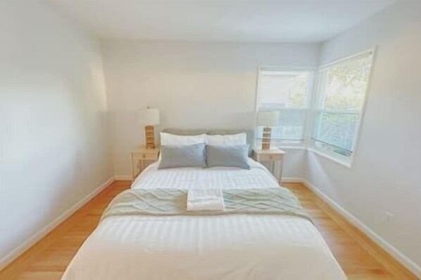 2 bedrooms, iron/ironing board, WiFi, bed sheets