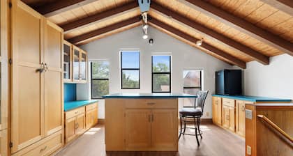 Charming 3-bedroom house with WiFi, AC, in pleasant Williamson Valley, Prescott