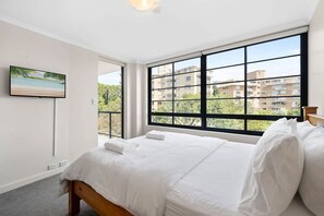 2 Schlafzimmer, Schreibtisch, Bügeleisen/Bügelbrett, WLAN