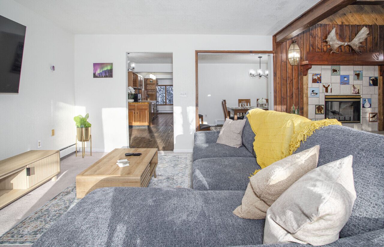 Télévision, cheminée