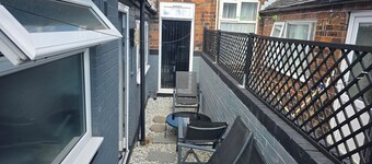 Stoke-on-Trent - Apartment - Sleeps 5 - Parking