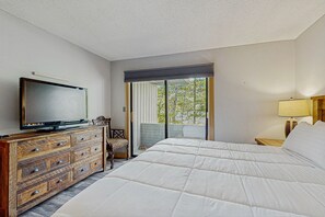 2 bedrooms, internet, bed sheets - Spectacular Mountain View Condo: Aquatic Facility & Ski Shuttle (Lincoln)