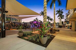 Exterior - Single family home w/ private pool, fire pit, enclosed yard, open kitchen, W/D (Naples)