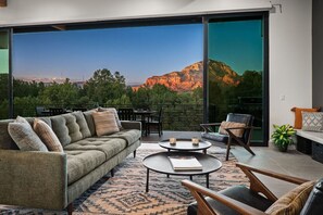 TV, fireplace, video games, ping pong