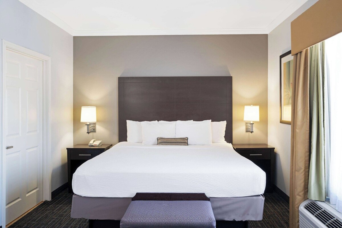 Photo 2 of King Suite Ideal for Family Getaway w/ Pool Access | Close to Vibrant Chinatown