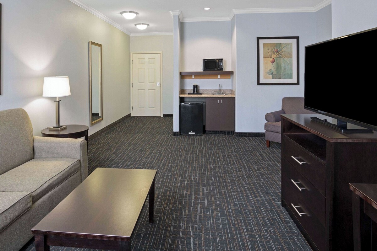 Photo 3 of King Suite Ideal for Family Getaway w/ Pool Access | Close to Vibrant Chinatown