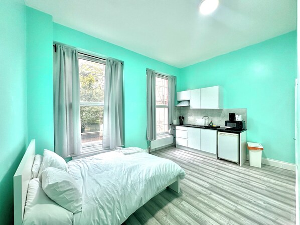 Iron/ironing board, WiFi, bed sheets