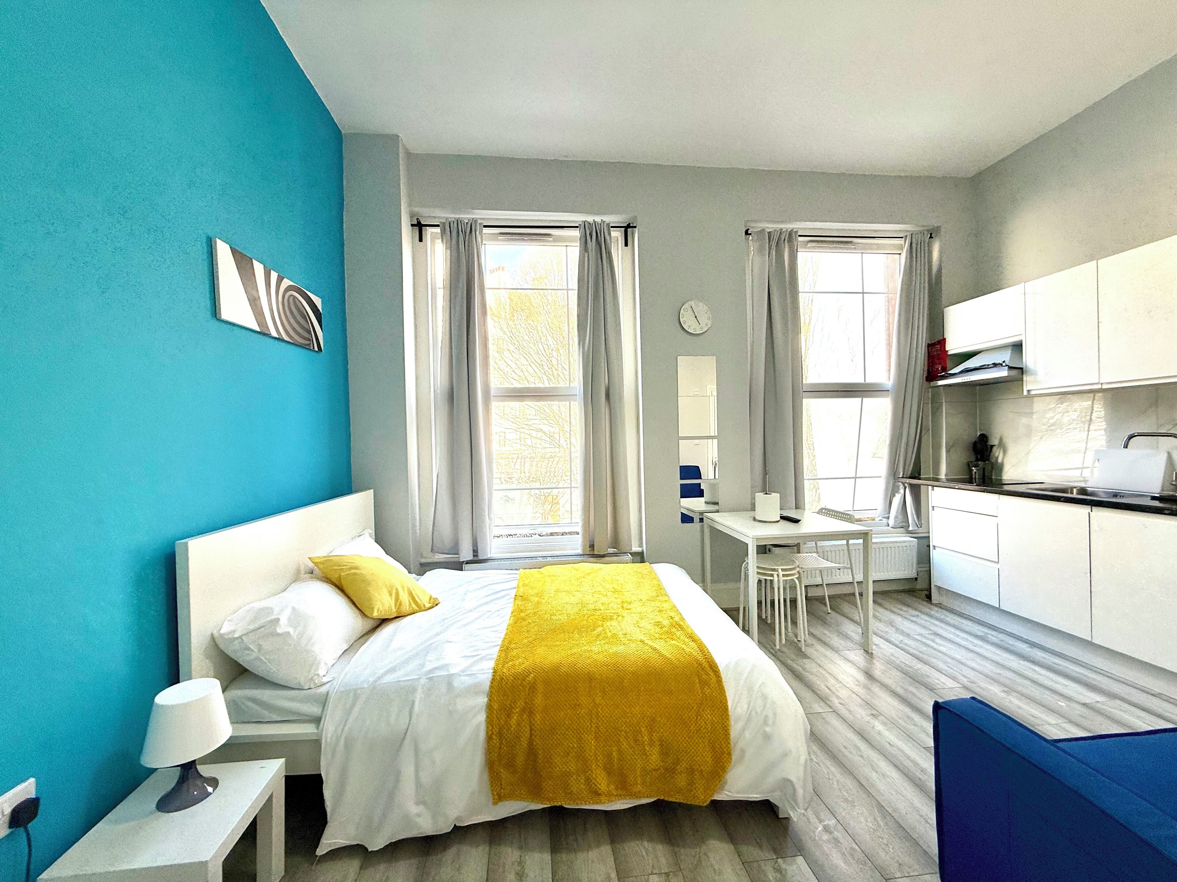 Iron/ironing board, WiFi, bed sheets