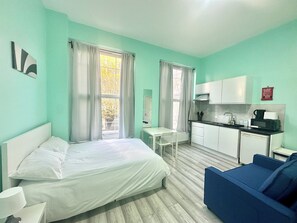 Iron/ironing board, WiFi, bed sheets