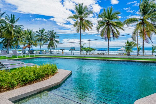 Beachfront condo with direct sand access, ocean views & vibrant nightlife nearby