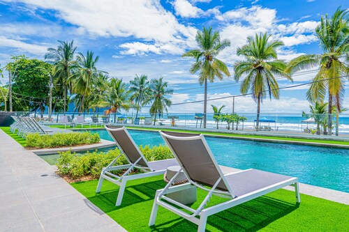 Beachfront condo with direct sand access, ocean views & vibrant nightlife nearby