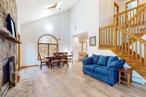 Télévision, cheminée