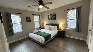 2 soveværelser, skrivebord, strygejern/strygebræt, gratis Wi-Fi