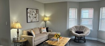 Urban Oasis in Historic Fourth Ward - Walk to Uptown - WiFi & Free Parking