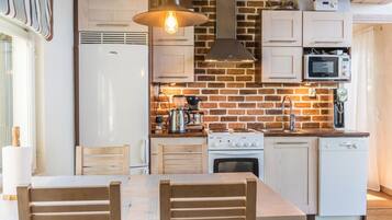 Réfrigérateur, micro-ondes, lave-vaisselle