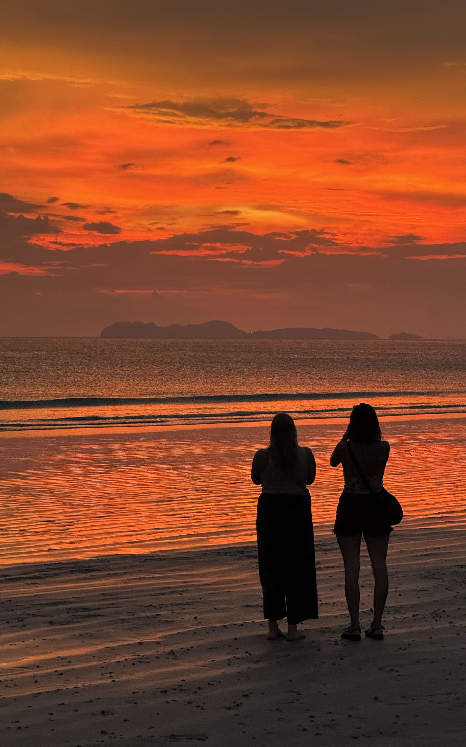 Beach nearby, white sand, 20 beach bars