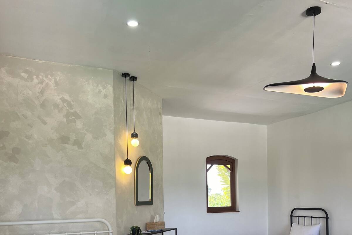 Chambre quadruple Confort, Plusieurs lits, non-fumeur | Système d’insonorisation, accès au Wi-Fi (inclus), literie fournie