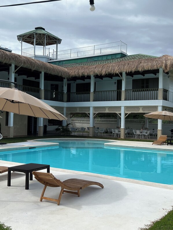 Outdoor pool - cclim resort with pool party (Lapu-Lapu)