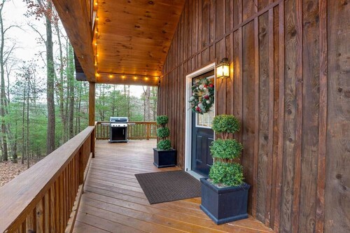 A charming cottage surrounded by woods, with your own private hot tub and outdoor fire pit, perfect for relaxing and enjoying the nature around you.