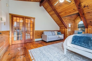 6 makuuhuonetta, vauvan matkasänky, ilmainen Wi-Fi, vuodevaatteet