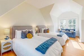 5 bedrooms, iron/ironing board, Internet, bed sheets