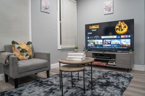 Interior - Spacious 3-bedroom , 4 queen beds with 2 bathrooms. (Irvington)