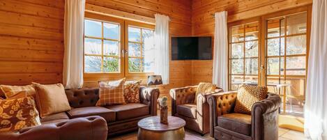 Téléviseur, table de baby-foot