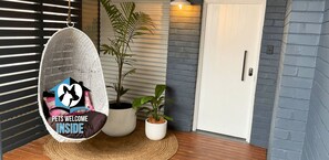 Living Room - 75 Seaview Rd, Victor Harbor - Saltwater + Sunsets Seaside Haven with Ocean Views and Family-Friendly Charm (Victor Harbor)