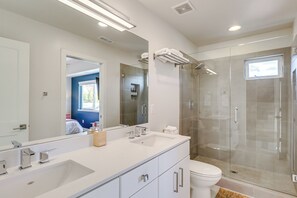 Hair dryer, towels - < 2 Mi to Dtwn Reno: Luxe MidTown Gem w/ Patio (Reno)