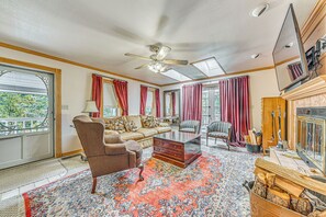 TV, fireplace - 4 Mi to Ski Cloudcroft: Family Escape w/ Fireplace (Cloudcroft)