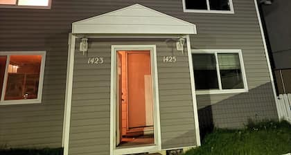 Charming 1-bedroom townhome in serene Fairbanks with WiFi