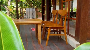 Classic Cabin, Garden View | Terrace/patio