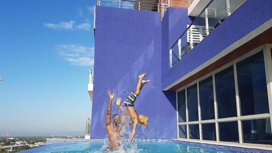 Apartment with roof top pool