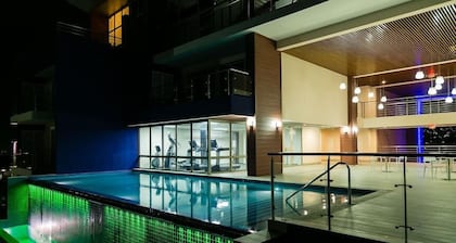 Apartment with roof top pool