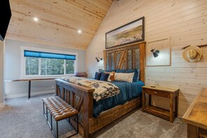 3 habitaciones, tabla de planchar con plancha y cuna de viaje 