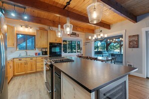 Køleskab, mikrobølgeovn, ovn, kogeplade