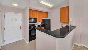 Coffee/tea maker, fridge, microwave, oven - 1br Next Universal Studios Fl (Orlando)