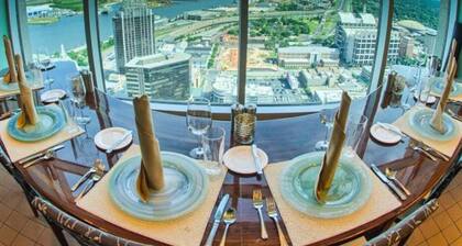 City Center Apartment - Free Parking & Great Views