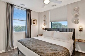 1 habitación, escritorio, tabla de planchar con plancha y wifi