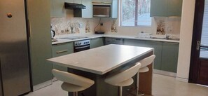 KylskÄp, mikrovÄgsugn, ugn och spishÀll