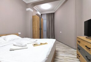 Classic Double Room, City View | Free WiFi - Hayq Boutique Hotel (Yerevan)