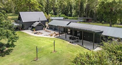 Hidden Gem, Unique Rural barn on acreage yet 5 minutes to beautiful Valla Beach