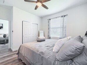 3 Schlafzimmer, Schreibtisch, Bügeleisen/Bügelbrett, kostenloses WLAN