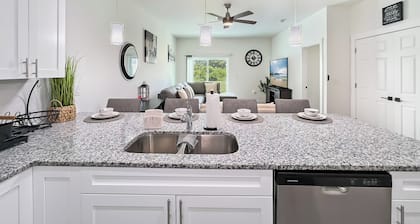 Charming 3-bedroom house in delightful Lehigh Acres with WiFi, AC