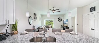 Charming 3-bedroom house in delightful Lehigh Acres with WiFi, AC